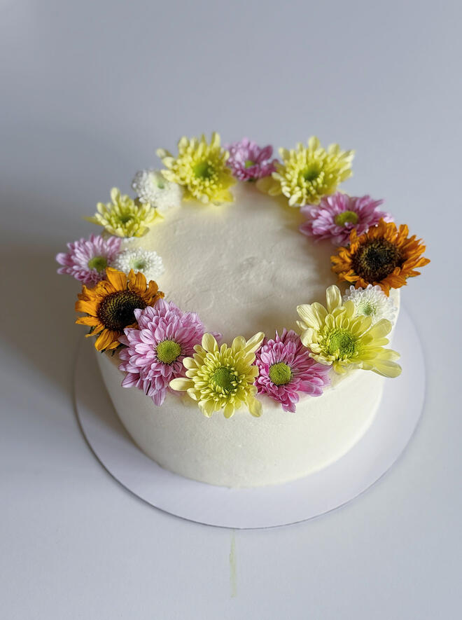 birthday cake with ring of flowers