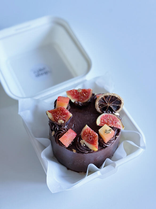 Vegan chocolate cake bento size