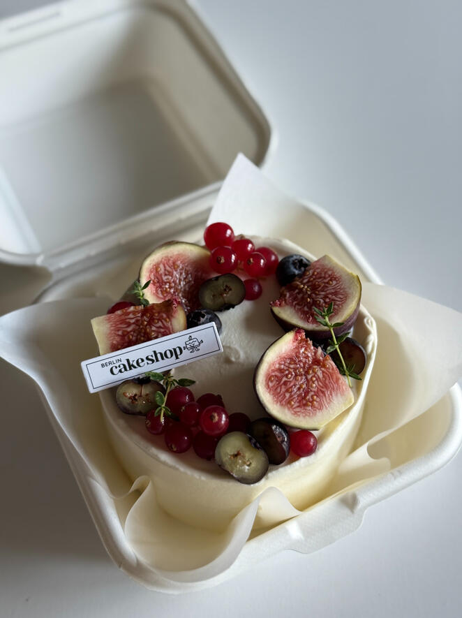 Vanilla fruit garden bento cake berlin cake shop