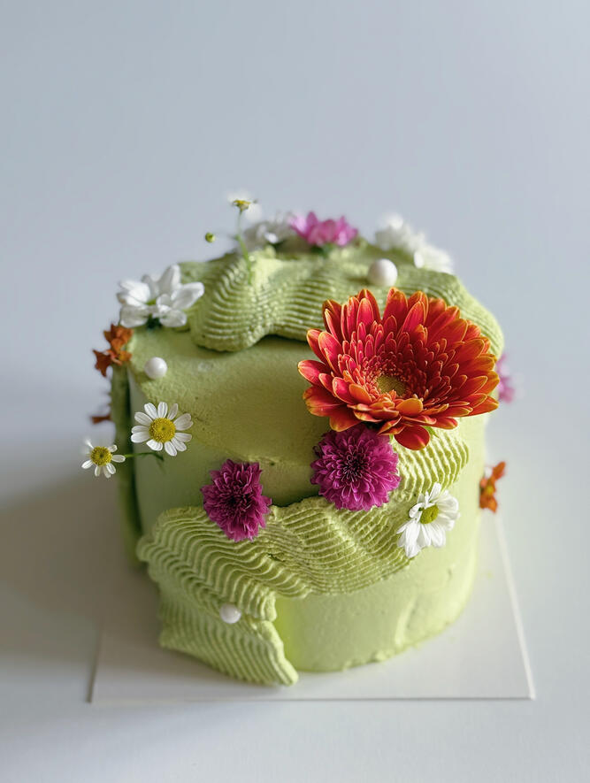 Matcha chiffon cake with flowers custom design