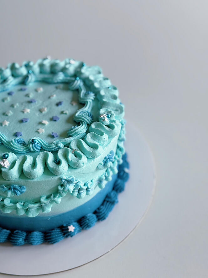 Blue aqua vintage lambeth birthday cake with stars